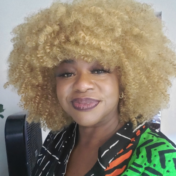 Meet your Posher, Toni - Picture 2 of 10